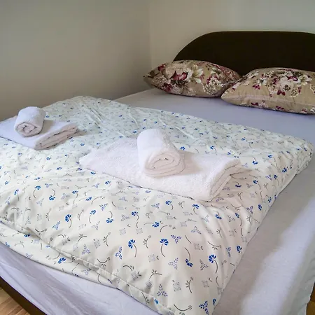 Casa de Férias Vikendica 'sapat Rose' *